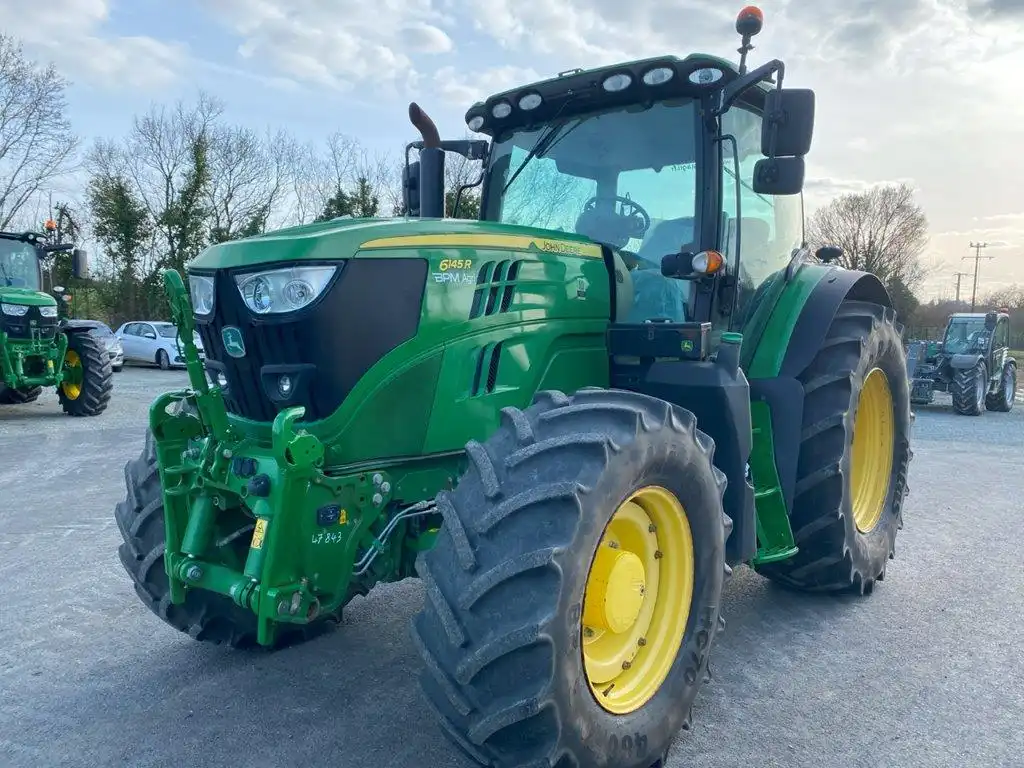 Photo JOHN DEERE 6145R